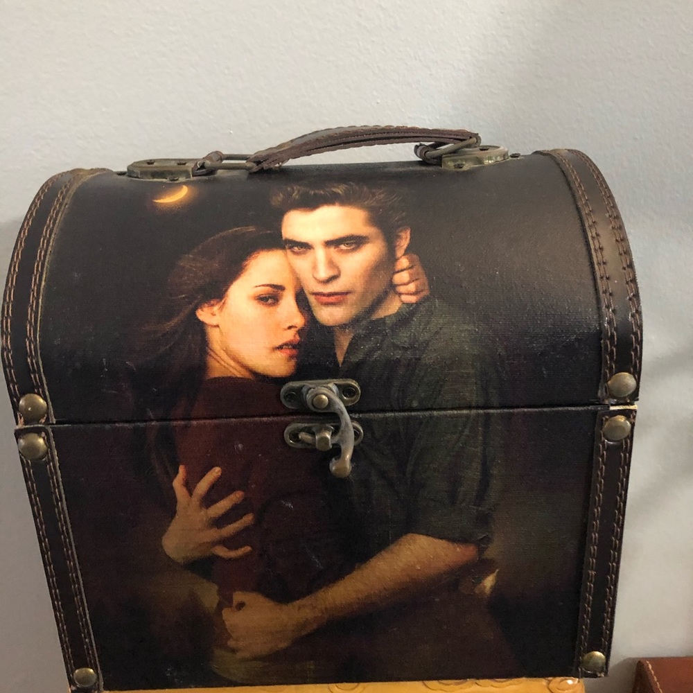 New Moon jewelry trunk